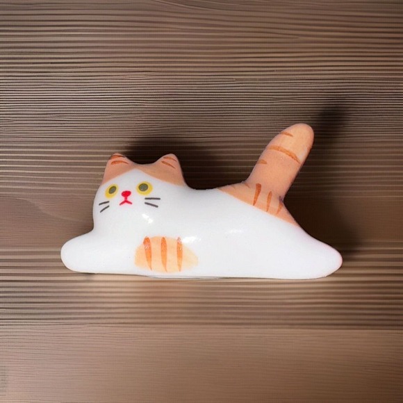 Mini Painted Porcelain Kitty Cat Figurine Cute Kawaii New - Picture 1 of 4